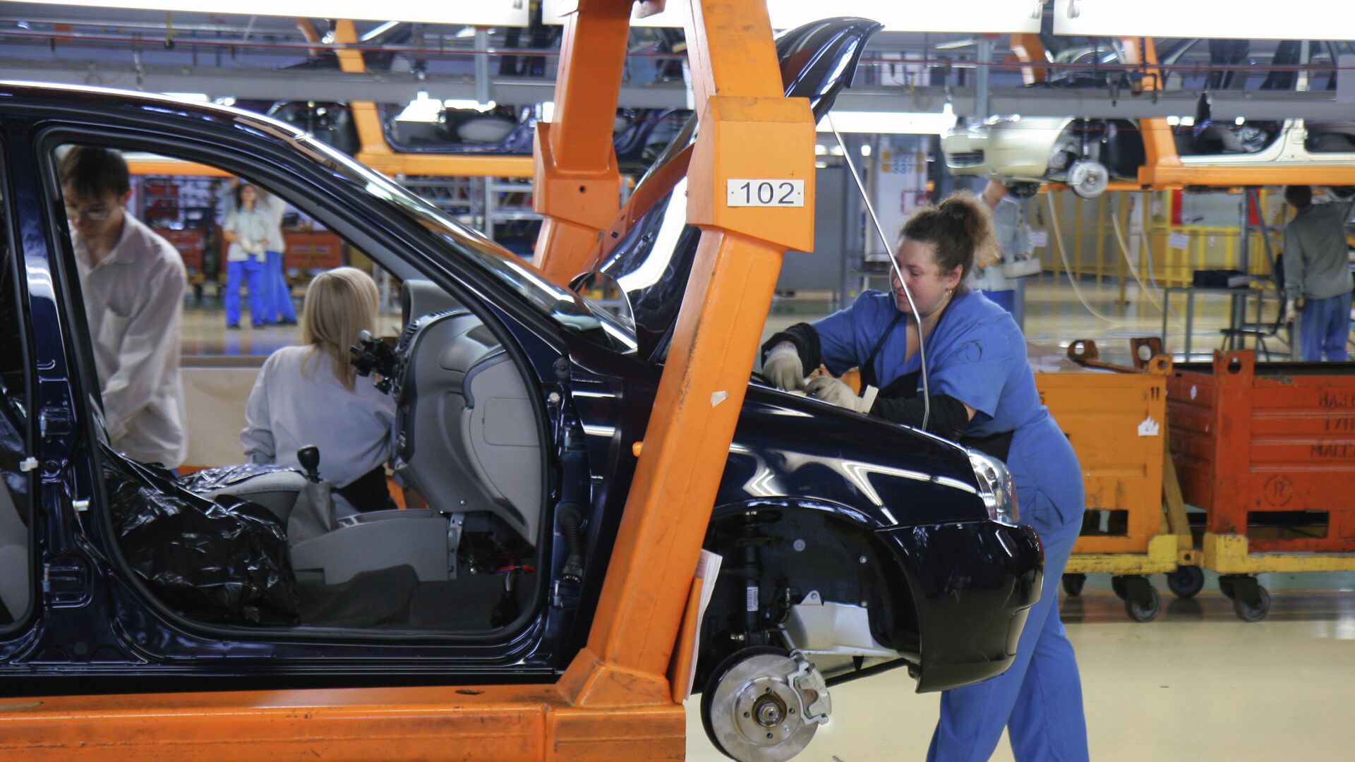 Правительство за три года направило 260 млрд рублей на поддержку автопрома