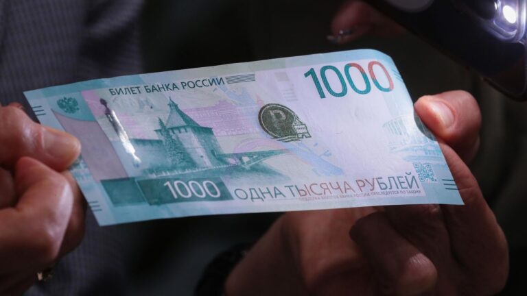 Экономист Марков: Банк России меняет дизайн популярных купюр для защиты