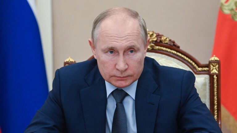 Путин подписал закон о стимулировании к участию в программе сбережений