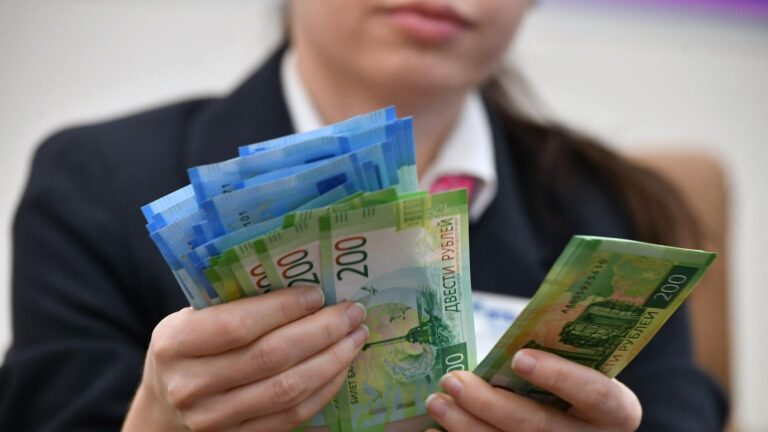 Юрист Меркулов: самозанятые могут получить право на оплату больничного в 2026 г