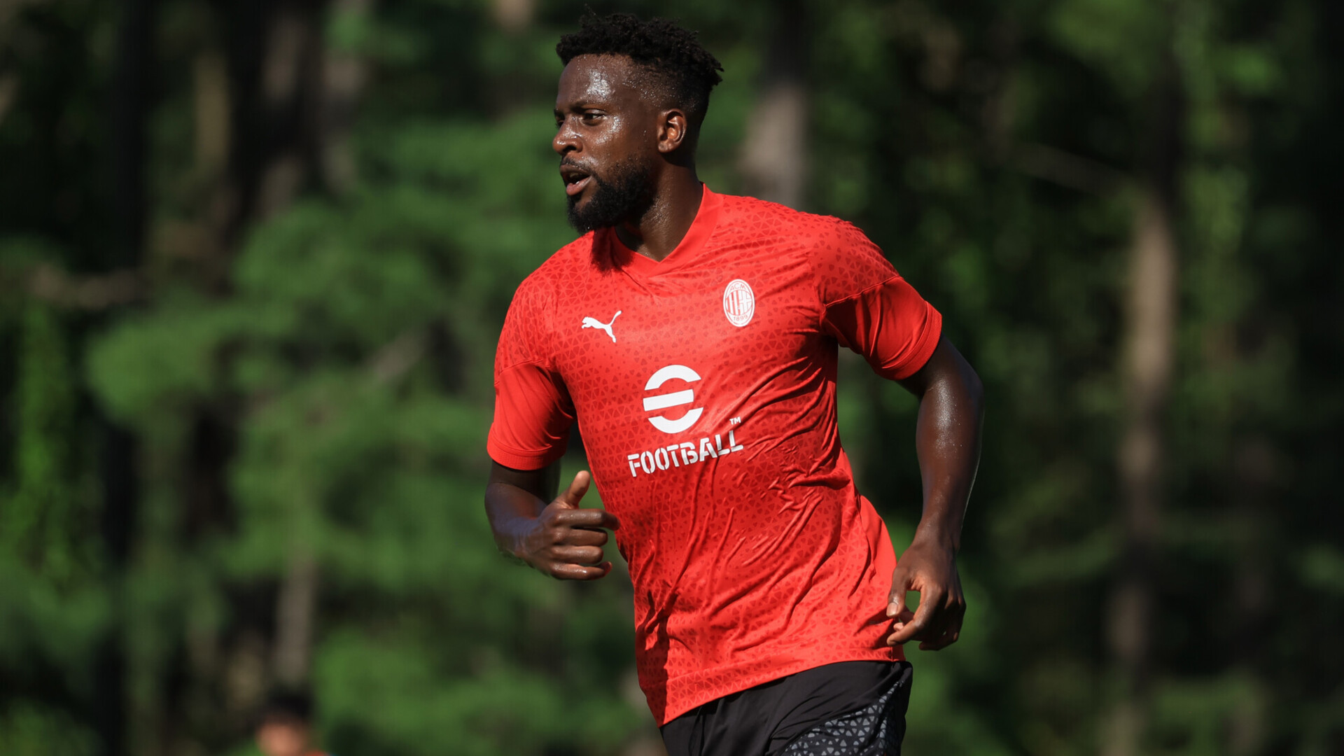 «Милан» расторг контракт с нападающим Ориги