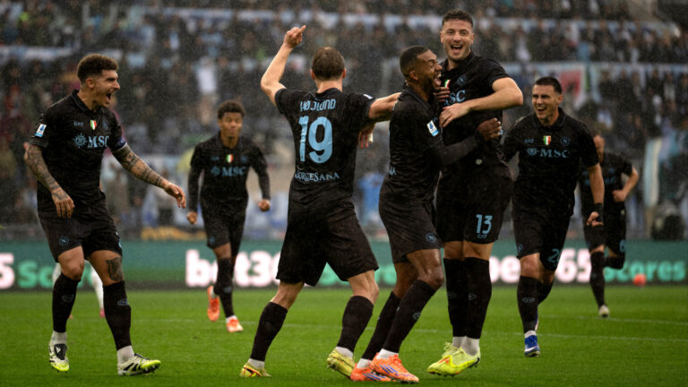 «Наполи» победил «Лацио» в матче с тремя красными карточками