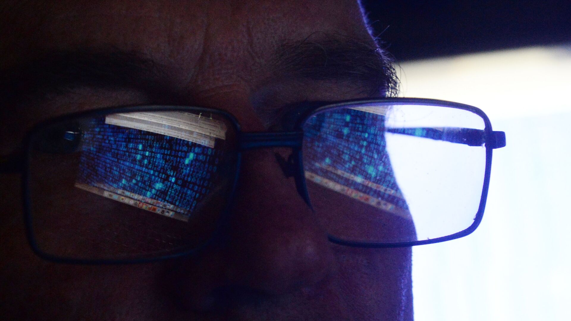 АЮР: мошенники собирают «пожертвования» ветеранам, используя ИИ- обращения звезд