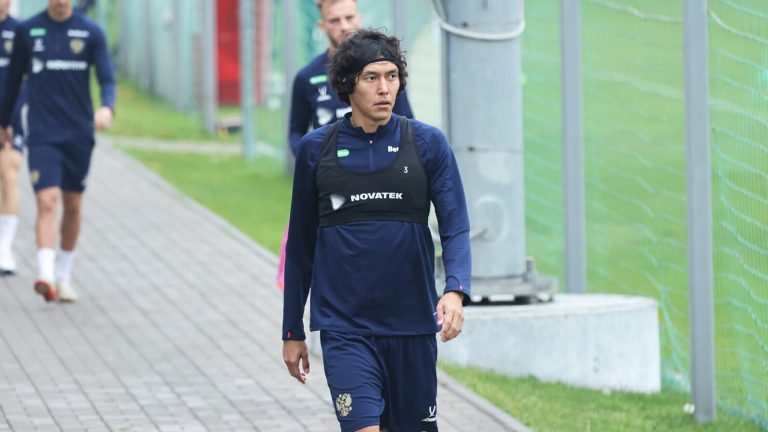 «Я бы туда пешком пошел». Футболист «Балтики» Бевеев рассказал, за какие команды мечтает сыграть