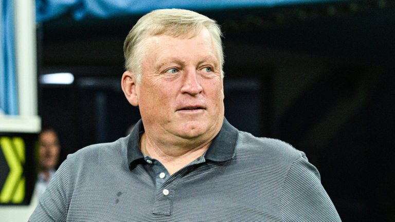 Тренер «Сочи» Осинькин: «Впервые такое в практике — еще не было, чтобы мы готовились к матчу и вдруг разъехались»