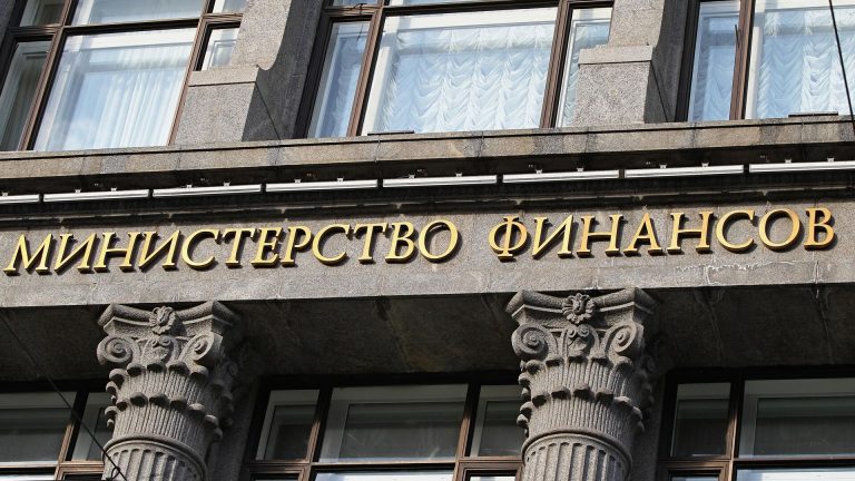 Минфин не будет проводить операции с валютой и золотом в марте 2026 года