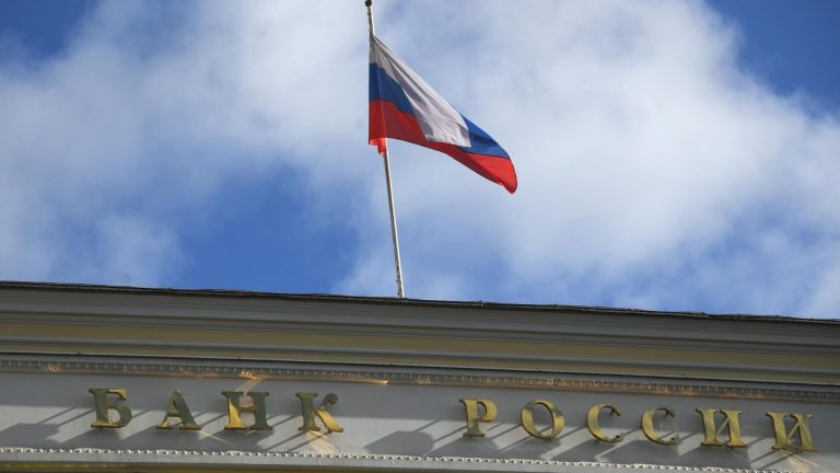 ЦБ оценивает качество кредитов компаниям как хорошее, но готов ужесточить регулирование