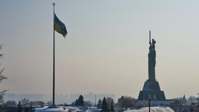 Украина получила первый транш от МВФ в размере 1,5 млрд долларов