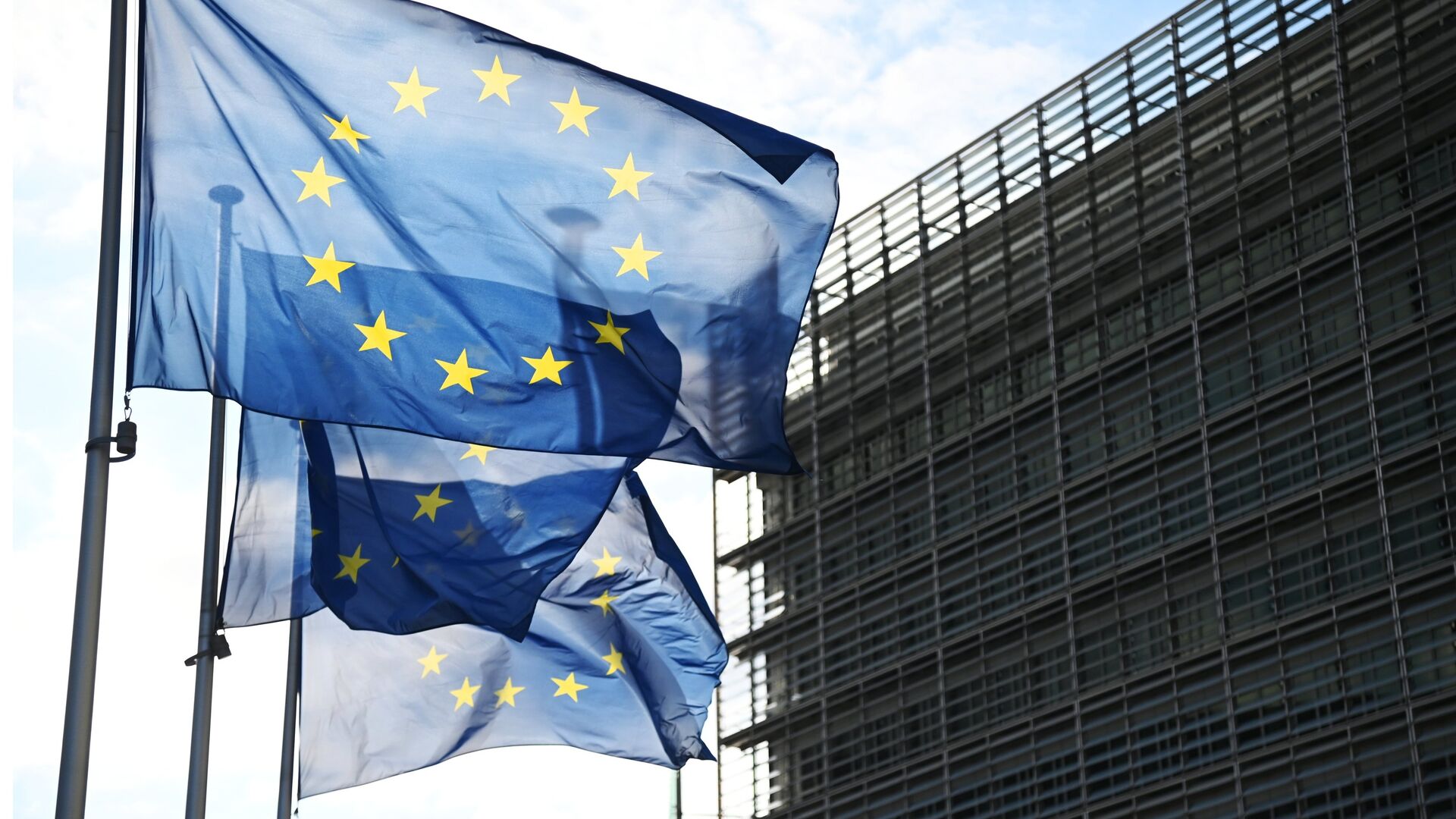 Euractiv: ЕС уберет из первого транша нового кредита Украине средства на военные расходы