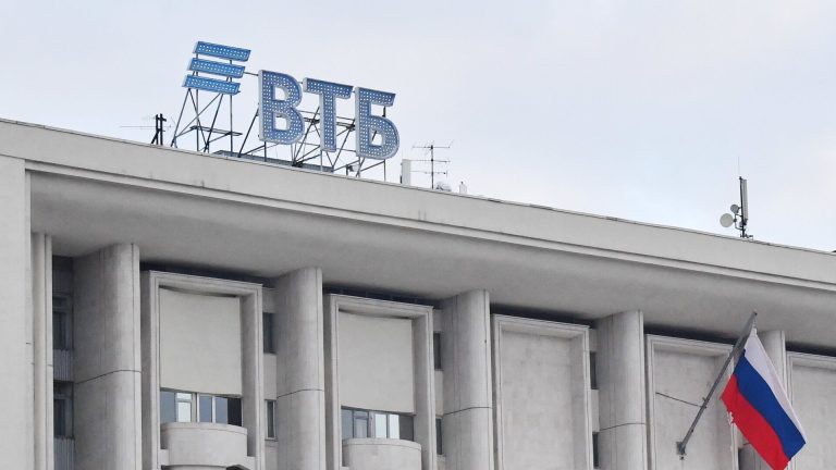 Зампред ВТБ сравнил ситуацию в банковском секторе с шпионским фильмом