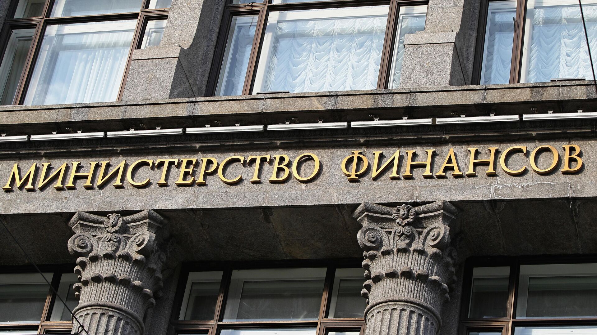 Сазанов: Минфин не ожидает дополнительных расходов бюджета из-за новых топливных мер