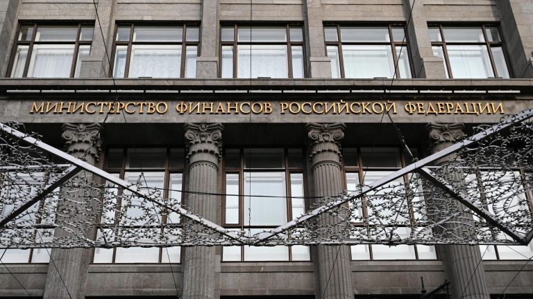 Минфин разместил ОФЗ серии 26238 на 21,2 миллиарда рублей с погашением в мае 2041 года