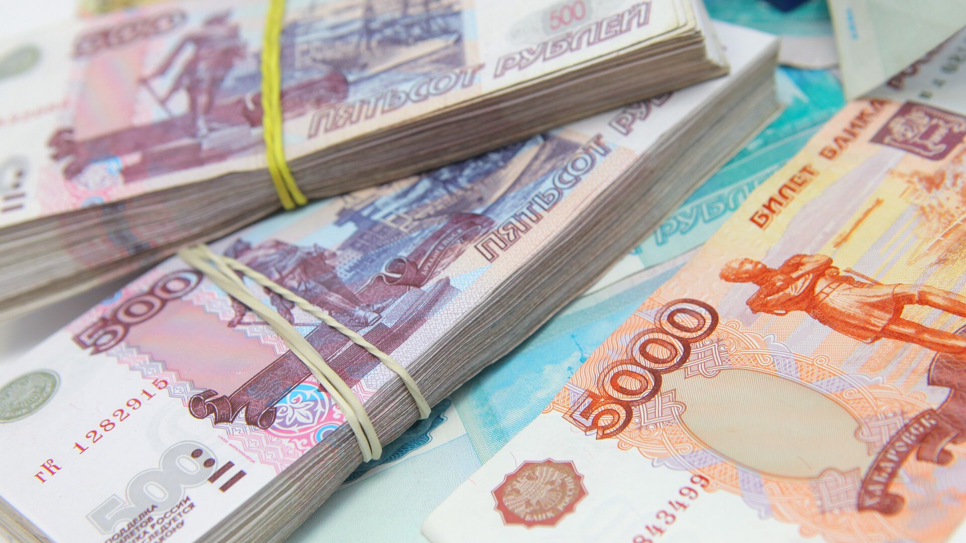 Минфин выплатил купон по евробондам с погашением в 2028 году на 11,9 млрд руб