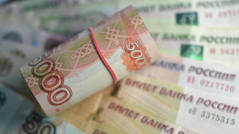 Допдоходы бюджета от лицензирования торговли табаком в 2027 году составят 50 млрд рублей