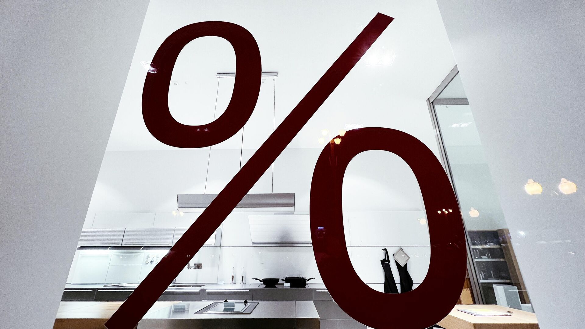 ЦБ: ипотечный портфель российских банков в мае увеличился на 0,3%