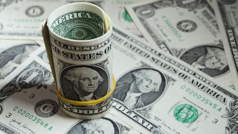 ЦБ: международные резервы России с 5 по 12 июня снизились на 2,7%, до 729,3 млрд долларов