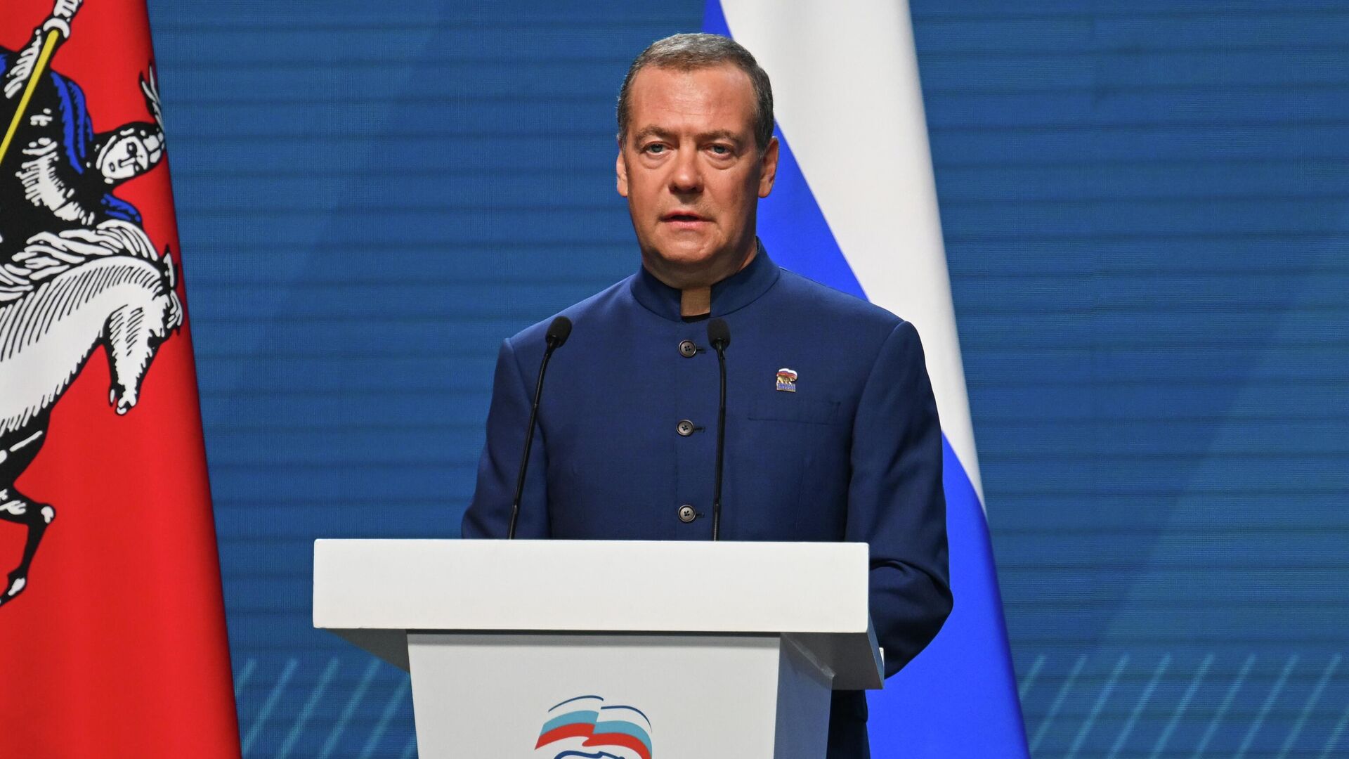 Медведев: программа ЕР позволила оказывать поддержку малому бизнесу в непростых условиях