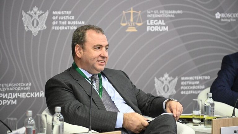 Дорофеев: в РФ намерены урегулировать расчеты и переводы в криптовалюте
