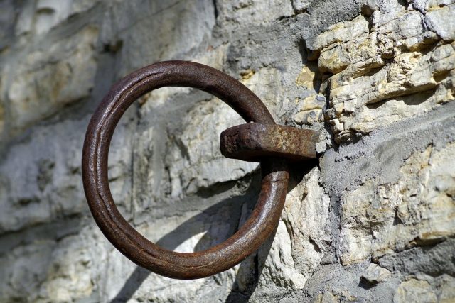 Tether заблокировала 1,49 млрд USDT в сети Tron за полгода