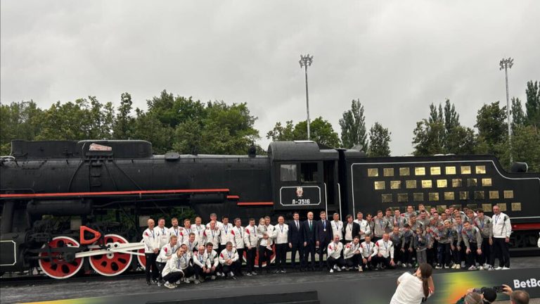 Футболисты «Локомотива» получили бронзовые медали за третье место в РПЛ в сезоне‑2025/26