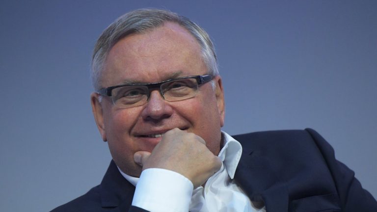 Глава ВТБ Костин: российская экономика устойчивая и меры по борьбе с инфляцией успешны