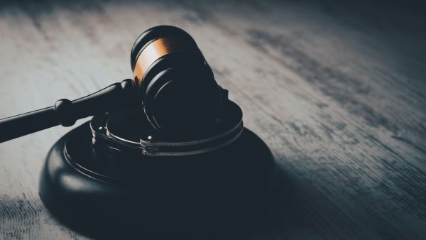 Суд отложил на 14 октября рассмотрение иска Булатовой к «Открытию Холдингу»