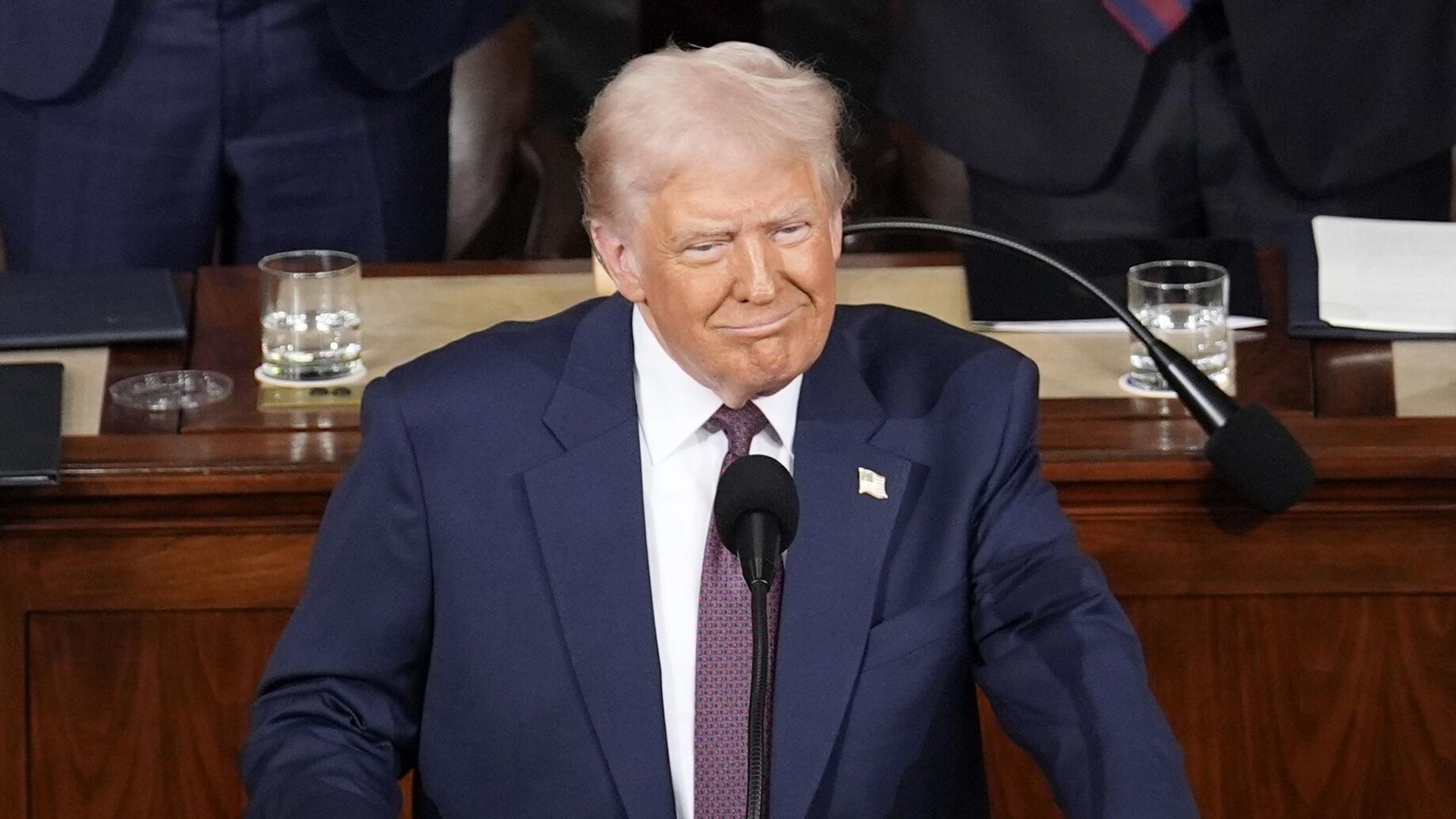 NYT: в 2025 году доходы президента США Трампа выросли до 2,44 миллиарда долларов