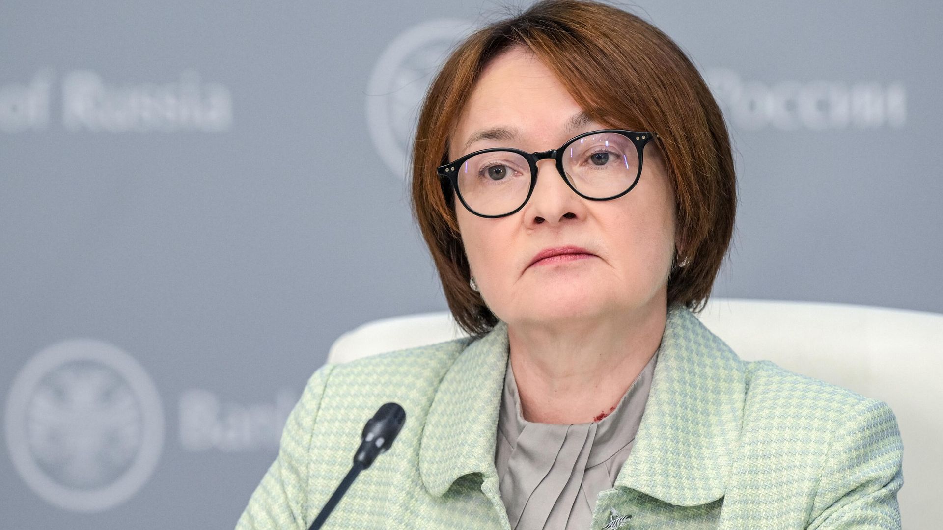Набиуллина посоветовала класть трубку при звонке от мошенников