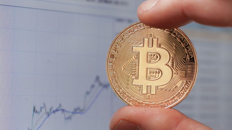 Альфа-банк тестирует сервис торгов криптовалютой на небольшом числе инвесторов