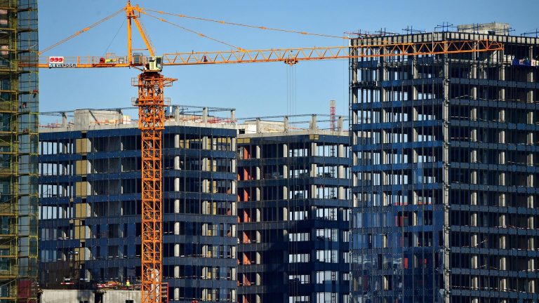 Объем долгов крупнейших застройщиков в России вырос за год до 3,1 триллиона рублей