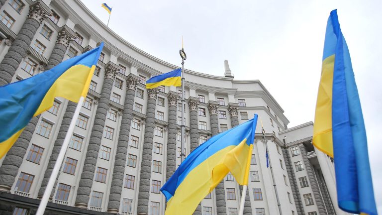 МВФ: Украина до конца пятницы должна выплатить МВФ 171 миллион долларов по долгам