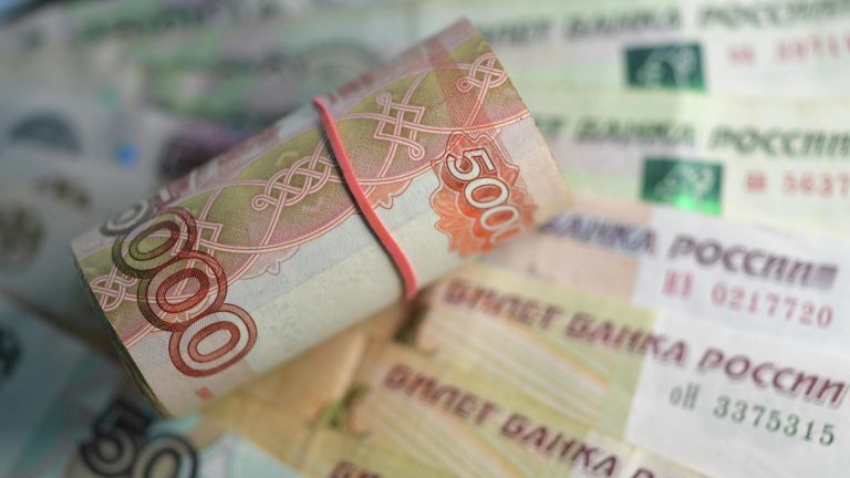 ЦБ: банки в июне нарастили корпоративное кредитование на 0,3%, до 100,2 триллиона рублей