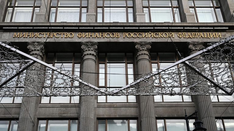 Минфин в июне зачислил в ФНБ валюту на 3,46 миллиарда юаней и 5,15 тонны золота