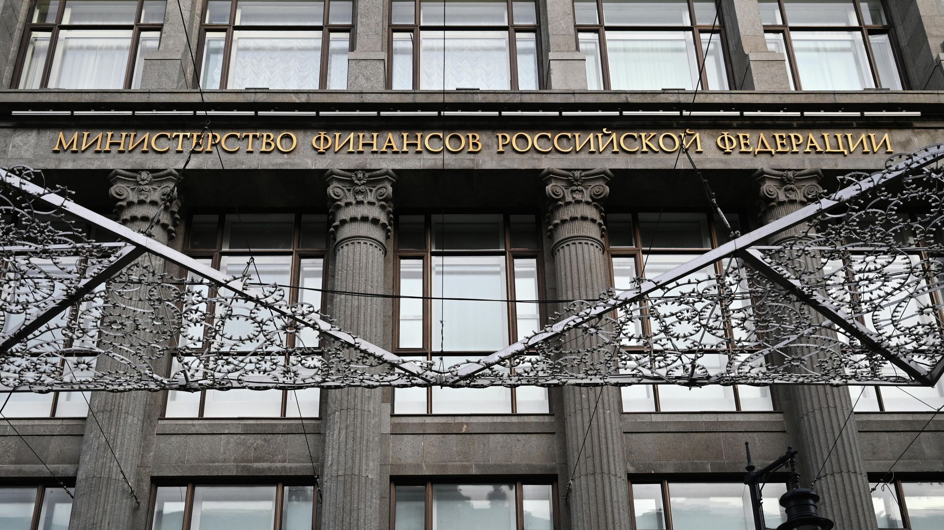 Минфин в июне зачислил в ФНБ валюту на 3,46 миллиарда юаней и 5,15 тонны золота